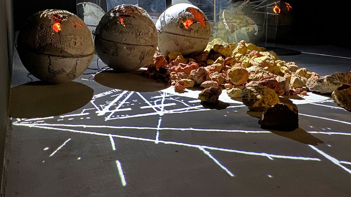 Theodoulos Gregoriou investit le Faubourg Saint-Honoré avec ses sculptures entre archéologie et impression 3D