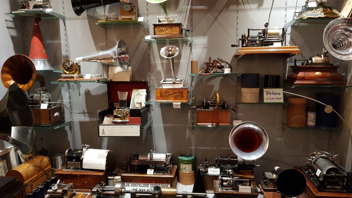 Le Phono Museum : une caverne de 300 machines sonores nichée au cœur de Pigalle
