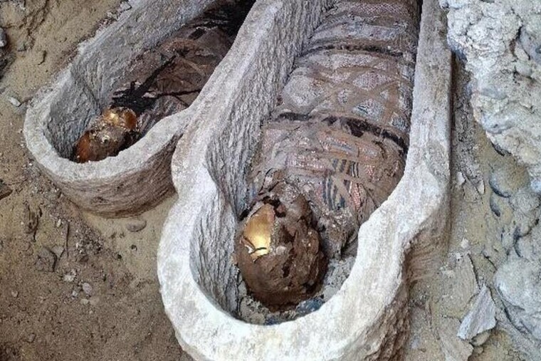 Un fragment de l'Iliade découvert dans l'abdomen d'une momie : une première mondiale en Égypte