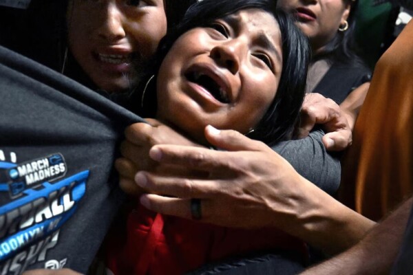 World Press Photo 2026 : une famille de migrants déchirée par l'ICE reçoit la récompense suprême