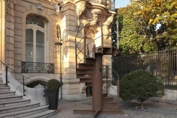 Un fragment de l'escalier original de la Tour Eiffel estimé entre 120.000 et 150.000 euros aux enchères le 21 mai