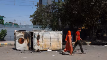 Indien: Arbeiterproteste in Noida eskalieren, Polizei setzt Tränengas ein