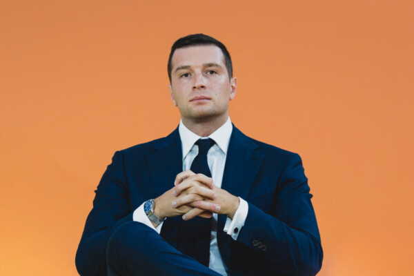 Jordan Bardella attendu au Medef, le déjeuner qui dit beaucoup