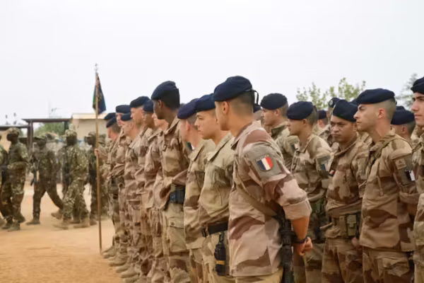 La France presse ses ressortissants de quitter le Mali « dès que possible »