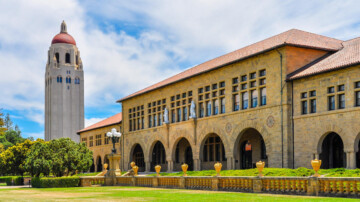 La Russie classe l’université Stanford parmi les organisations « indésirables »