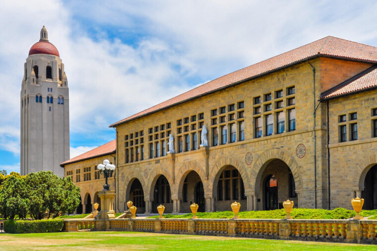 La Russie classe l’université Stanford parmi les organisations « indésirables »