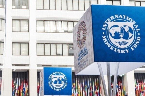 IMFは7年間の断絶を経てベネズエラとの関係を再開し、財政支援への道を開いた。