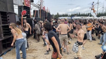 Le Sénat veut muscler la riposte contre free parties et rodéos motorisés