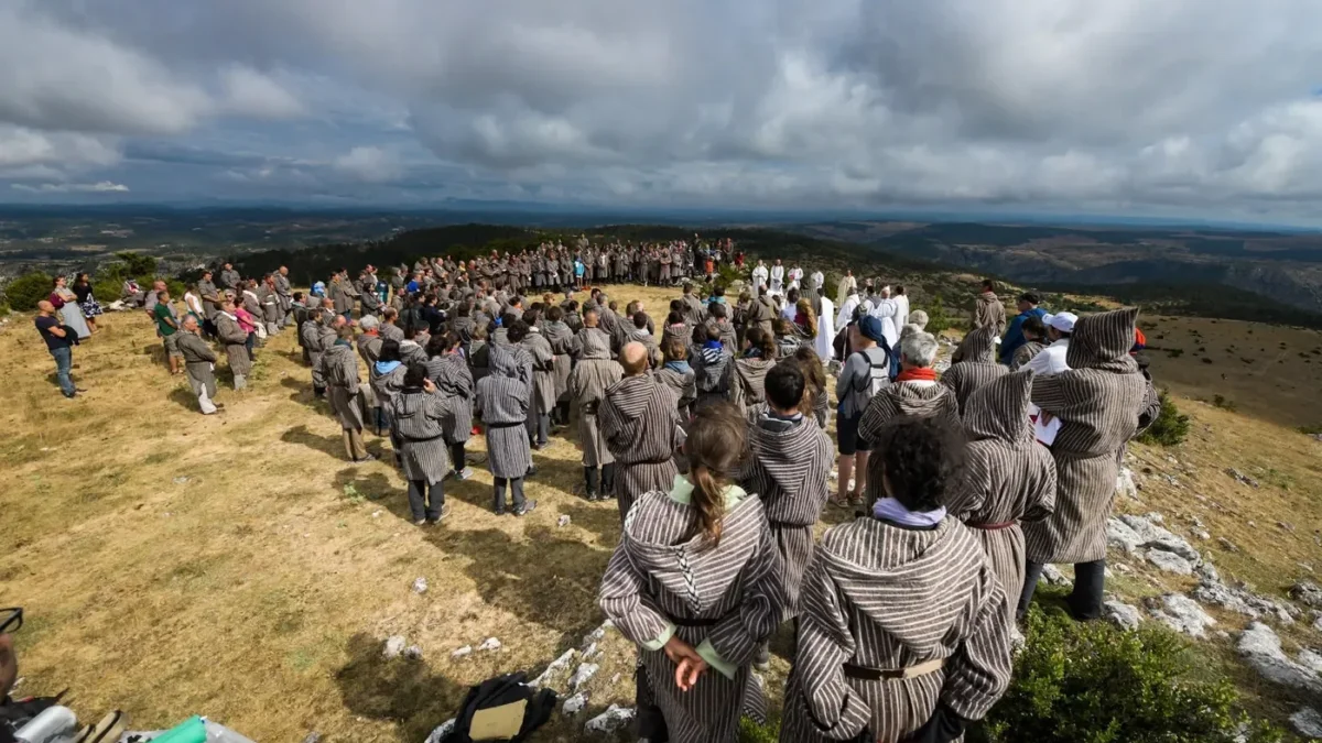 Le boom discret des retraites spirituelles : enquête sur une quête de sens en pleine expansion