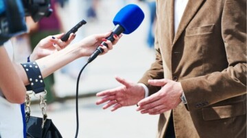 Le journalisme regagne du terrain dans l'opinion, mais la facture passe mal