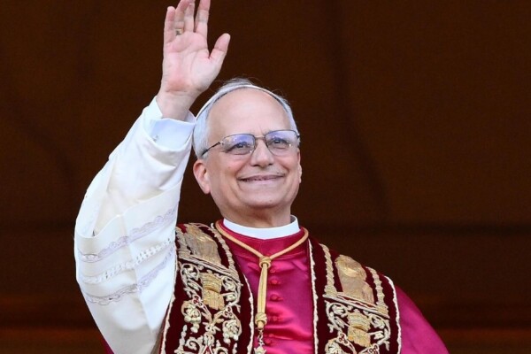 Le pape Léon XIV poursuit sa tournée africaine en Angola, entre ferveur populaire et enjeux sociaux