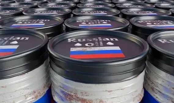 Les États-Unis prolongent temporairement l’allègement des sanctions sur le pétrole russe