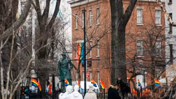 Les États-Unis rétablissent le drapeau arc-en-ciel au monument de Stonewall après un revirement de l’administration Trump