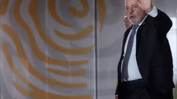 Lula fustige les menaces de Trump et appelle les dirigeants à privilégier le respect