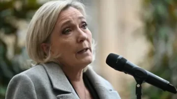 Marine Le Pen vise un duel RN bloc central en 2027