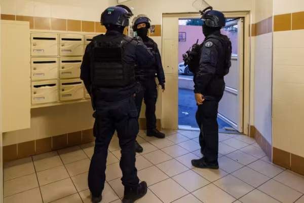 Nice : les deux CRS renvoyés devant la justice pour violences et vol après une agression filmée