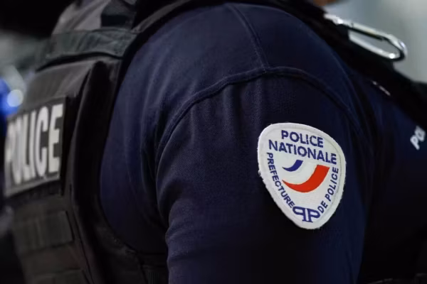 Paris : un homme tue son frère à l’arme blanche dans un contexte de troubles psychiatriques
