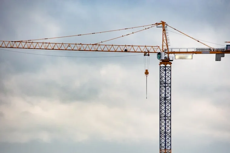 Permis de construire: le neuf relève la tête en mars, sans crier victoire