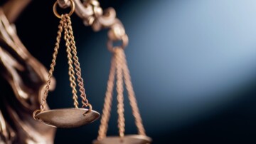 Pièges violents via une application : des adolescents renvoyés devant la justice après une série d’attaques ciblées