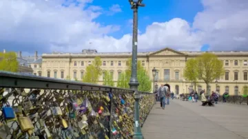 Pont des Arts: le bois craque déjà, Paris promet un nouveau chantier