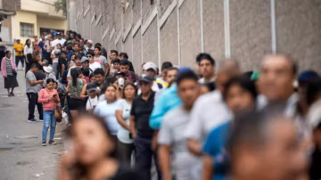 Présidentielle au Pérou : Keiko Fujimori en tête dans un scrutin serré, un second tour se profile