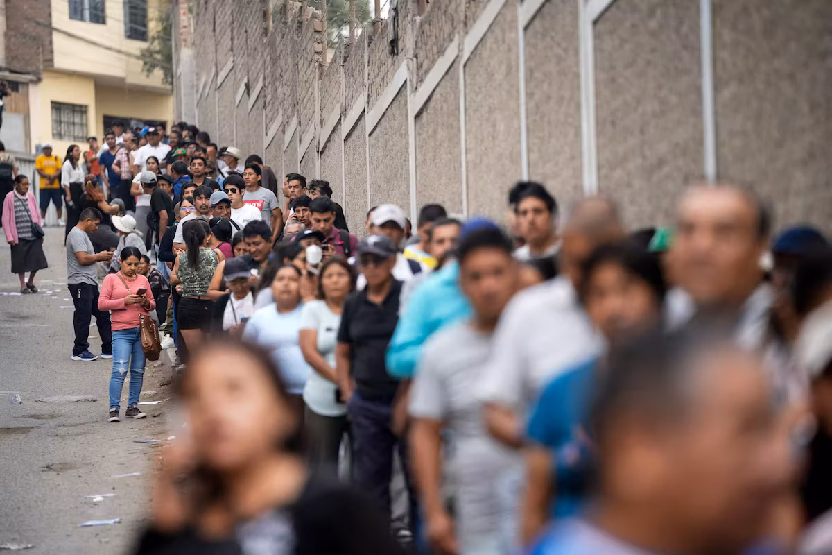 Presidential election in Peru: Keiko Fujimori leads in a close race, a second round looms