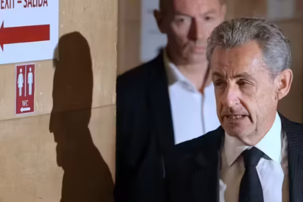 Procès libyen : tensions entre Nicolas Sarkozy et Claude Guéant lors de l’audience