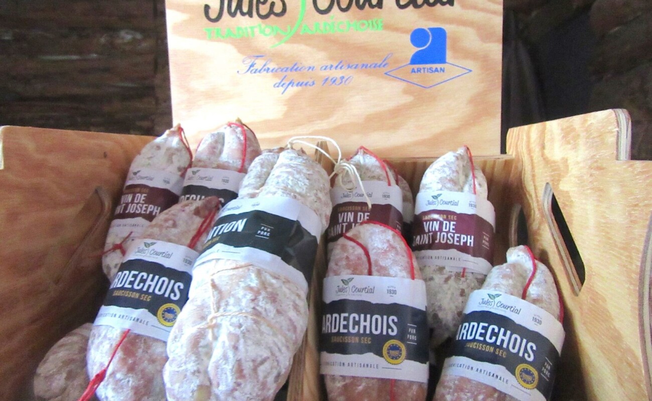 Rappel national: plusieurs saucissons Jules Courtial suspects de contamination à la listeria