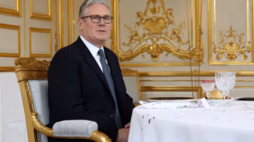 Vereinigtes Königreich: Starmer steht unter politischem Druck, weigert sich aber nach der Mandelson-Affäre, nachzugeben.