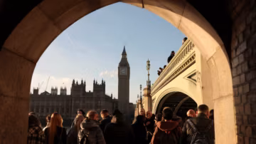 Royaume-Uni : la croissance démographique revue à la baisse, freinée par le recul de l’immigration