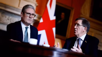 Royaume-Uni : un ancien chef de l’OTAN critique la politique de défense de Starmer