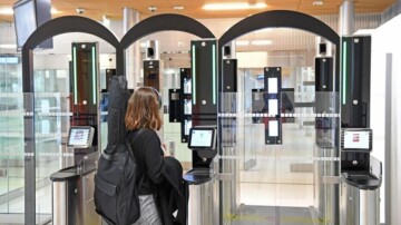 Ryanair alerte sur le chaos aux frontières et réclame la suspension des contrôles biométriques en France cet été