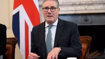 Sanctions contournées : des navires russes continuent de traverser les eaux britanniques malgré les menaces d’arraisonnement