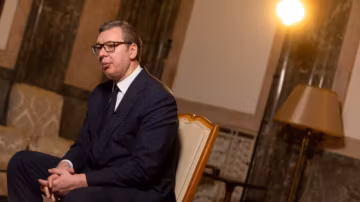 Serbie : Vučić appelle au dialogue face à une contestation persistante et à la pression pour des élections