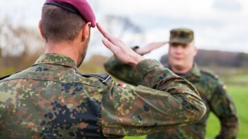 Service militaire : l’Allemagne impose une autorisation aux hommes pour certains séjours à l’étranger