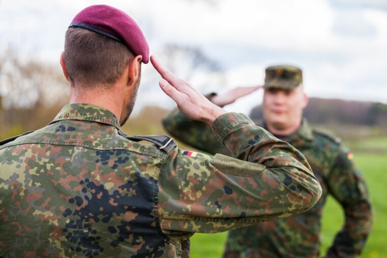 Service militaire : l’Allemagne impose une autorisation aux hommes pour certains séjours à l’étranger