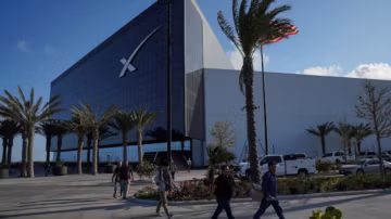 SpaceX prépare une entrée en Bourse record et courtise un investissement saoudien de 5 milliards de dollars