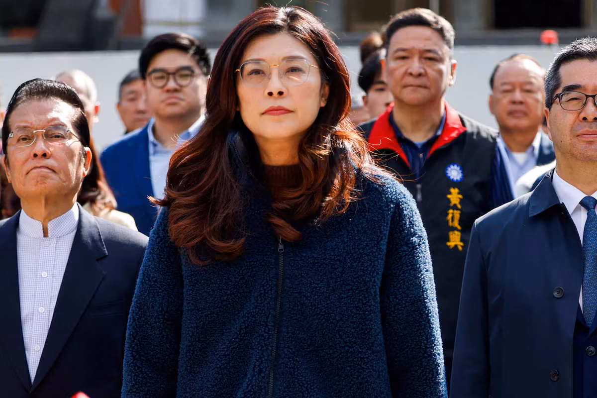 Taiwan: Opposition leader visits China amid rising tensions