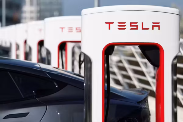 Tesla affiche des résultats supérieurs aux attentes malgré une pression accrue sur ses coûts