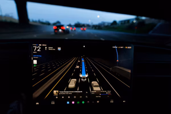 Tesla vise une approbation européenne pour son système de conduite autonome FSD