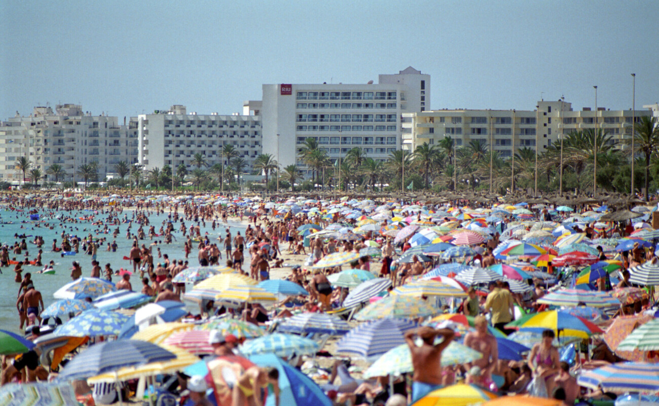 Tourisme de masse en Méditerranée : prospérité fragile ou désastre annoncé ?