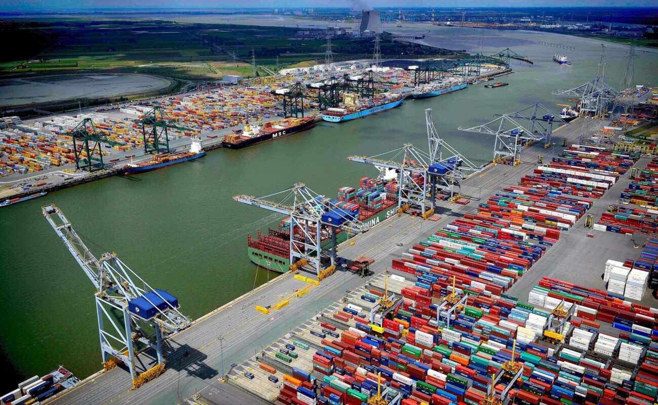 Trafic perturbé au port d’Anvers après une fuite de pétrole dans l’Escaut