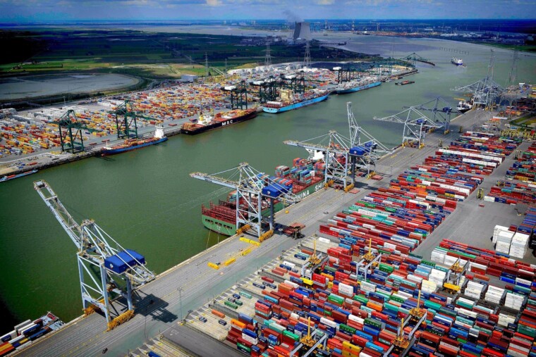 Trafic perturbé au port d’Anvers après une fuite de pétrole dans l’Escaut