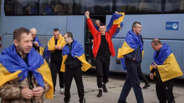 Ukraine–Russie : 386 prisonniers échangés dans une opération facilitée par Washington et Abou Dhabi