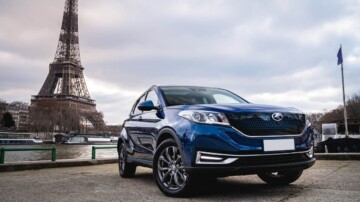 Китайський виробник розробляє автомобілі, оснащені… вбудованими туалетами.