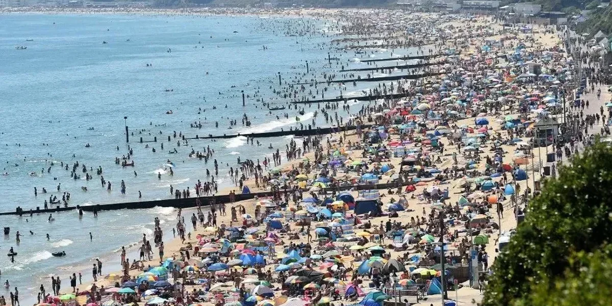 Vacances 2026: les Français comptent, raccourcissent, restent près de chez eux
