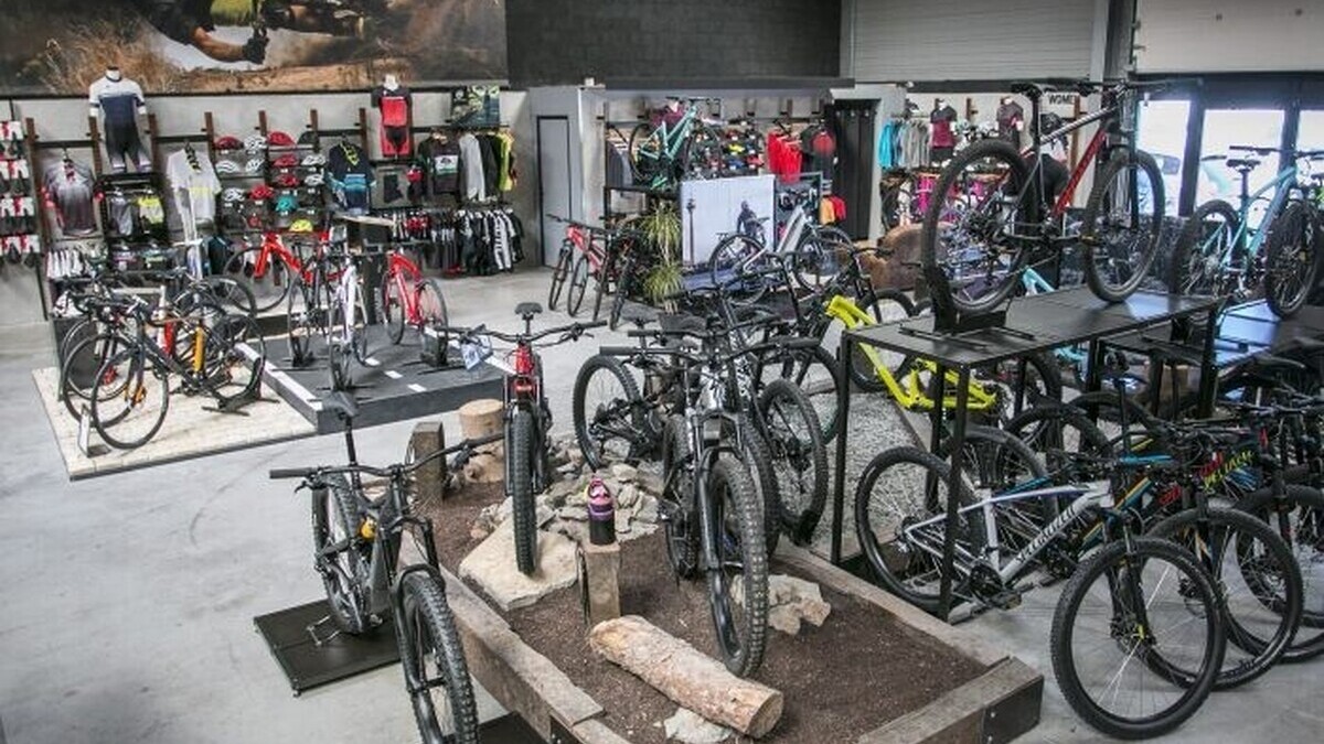 Vélos: le neuf cale, la France continue de pédaler