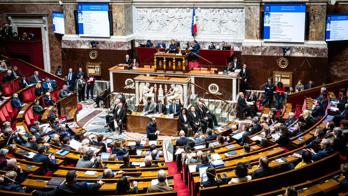 Vers une nouvelle loi contre l'antisémitisme, l'exécutif veut durcir sans déraper