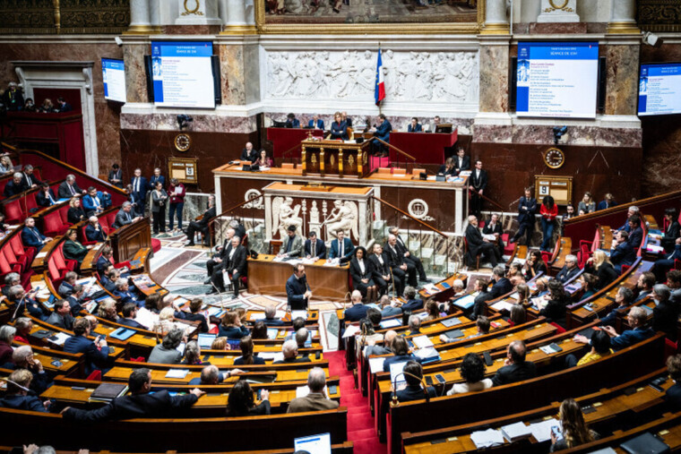 Vers une nouvelle loi contre l'antisémitisme, l'exécutif veut durcir sans déraper