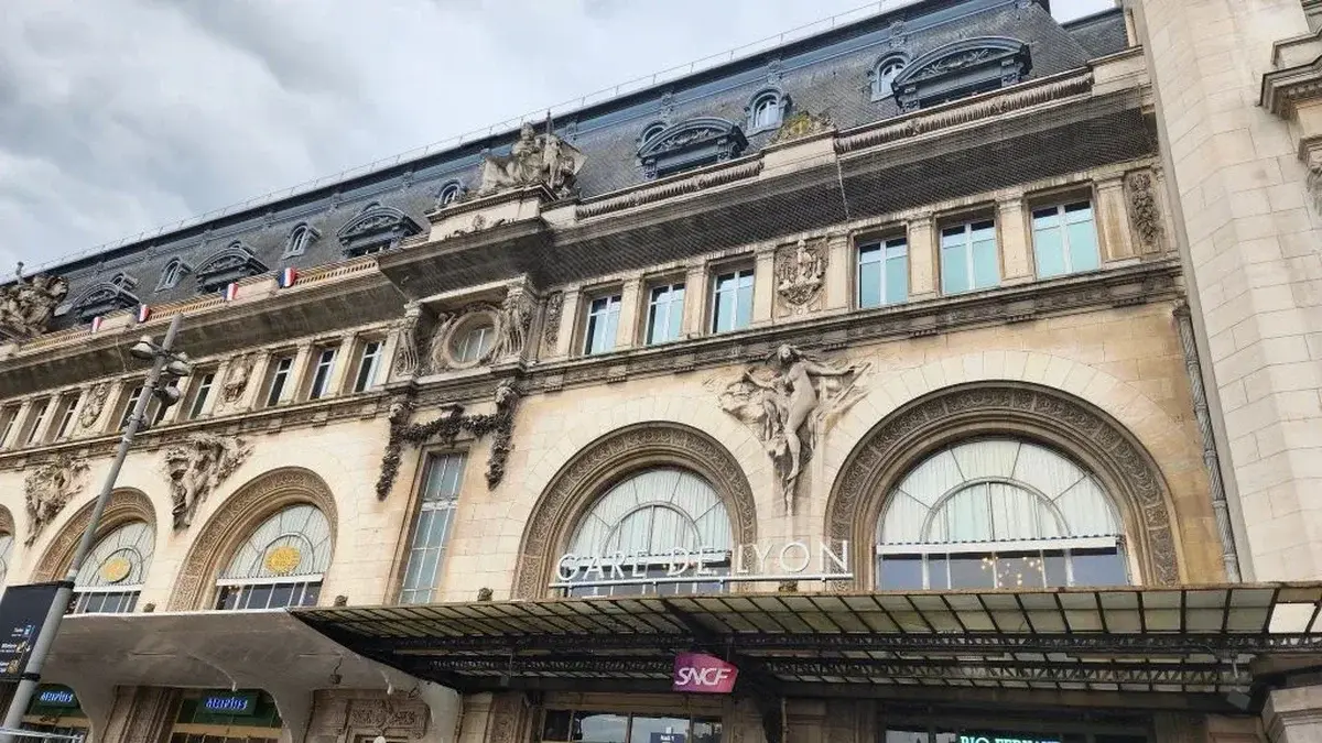 Week-end du 1er-Mai à Paris: gare de Lyon et Bercy à l'arrêt, le casse-tête des voyageurs Week-end du 1er-Mai à Paris: gare de Lyon et Bercy à l'arrêt, le casse-tête des voyageurs